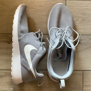 Mens roshe running shoes- Grey/White (worn twice)